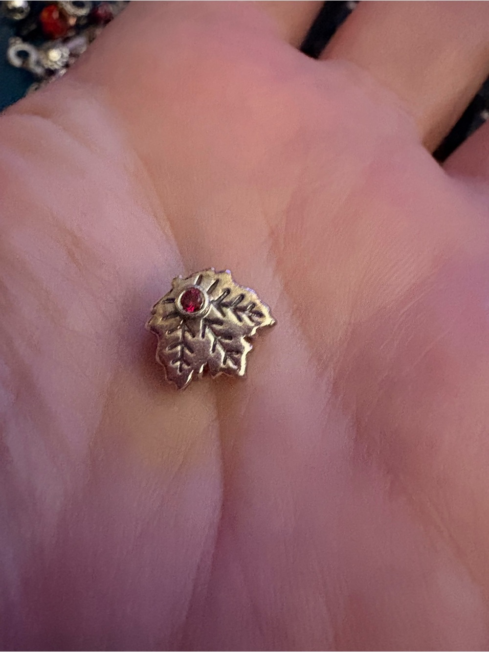 Pandora maple leaf